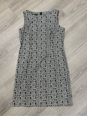 AGB Sleeveless Black and Cream Geometric Sheath Dress